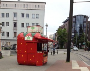 Strawberry stand at Saarplatz, Rostock