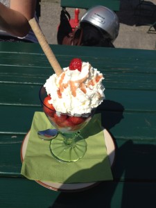 The gorgeous and unbelievably tasty strawberry-ice cream bowl :)